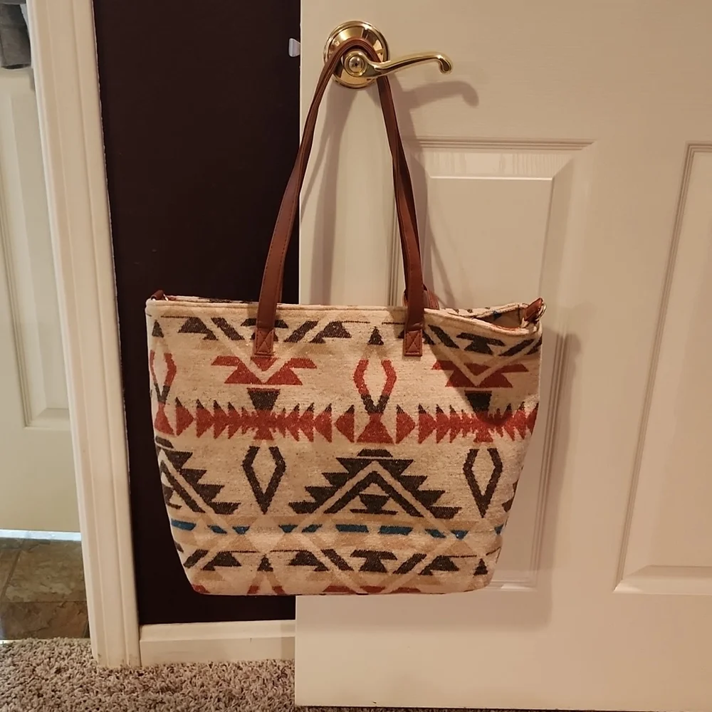 Aztec Tote - Picture 2 of 7